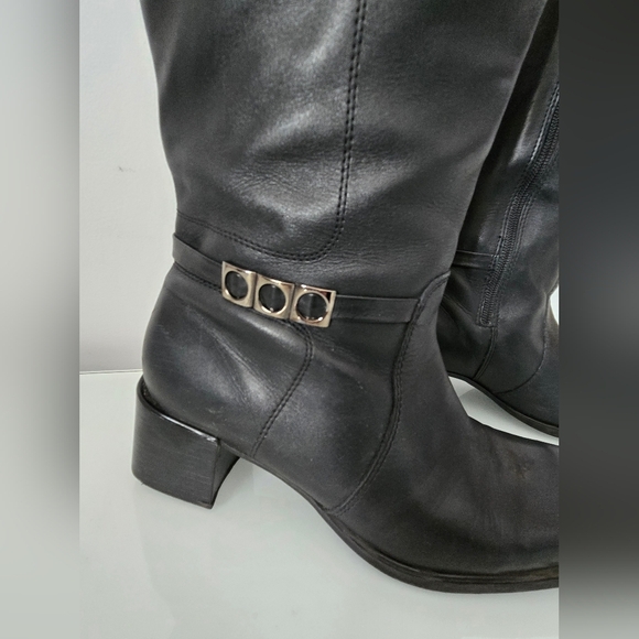 COLLEGE leather square toe block heel boots. Size 9 - Picture 7 of 12